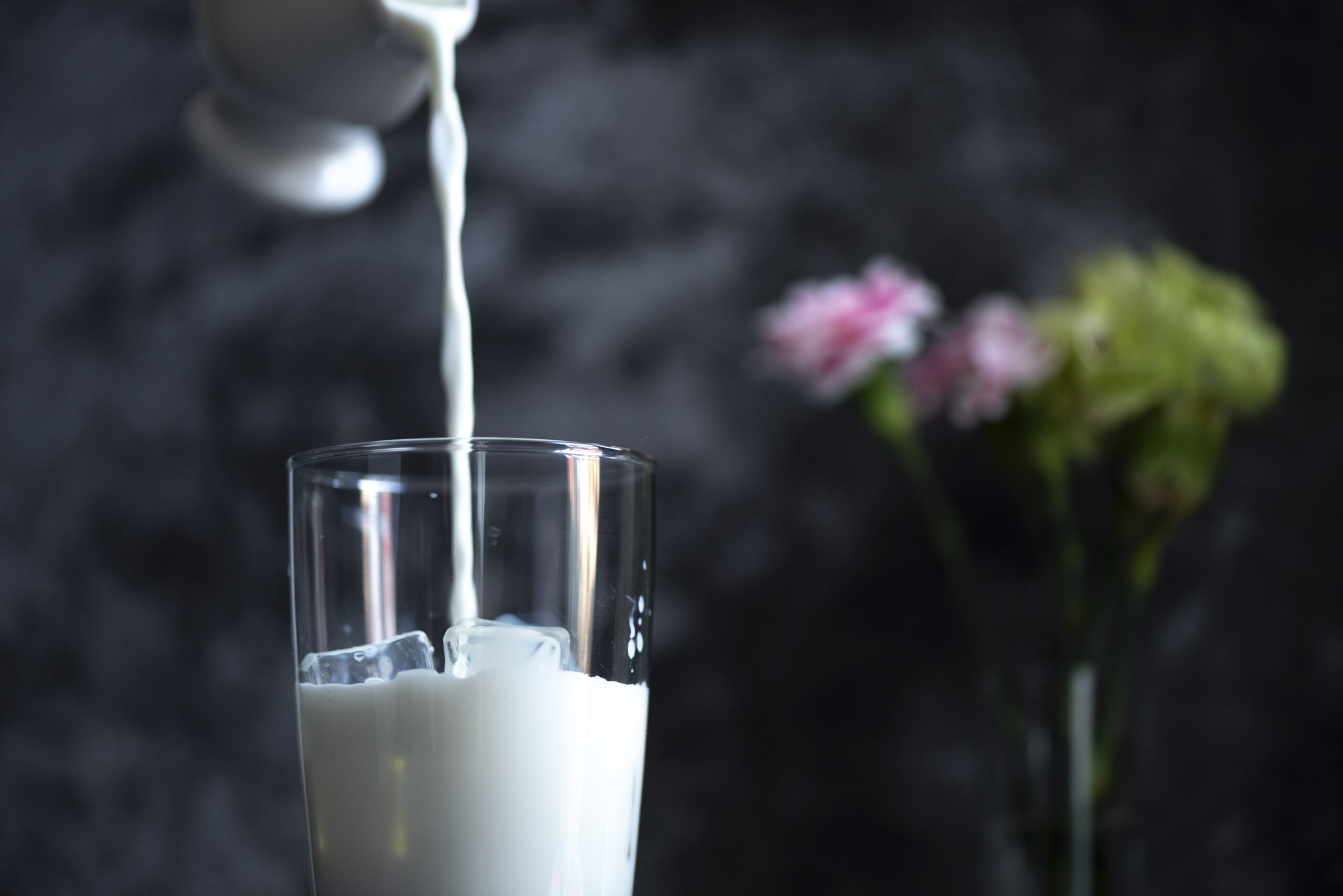 如何正確服用威而鋼：水或其他飲品？